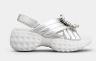 RogerVivier 女士银色 Viv' Run Light 钻扣皮革凉鞋 RVW66733560S46B200