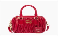 MIUMIU 5BB123 女士红色 Matelassé 软羊皮保龄球包